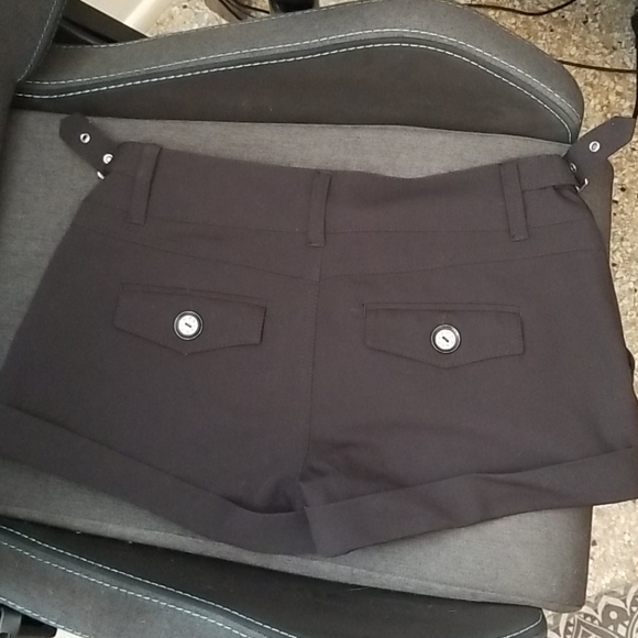 Guess Shorts - Picture 2 of 2